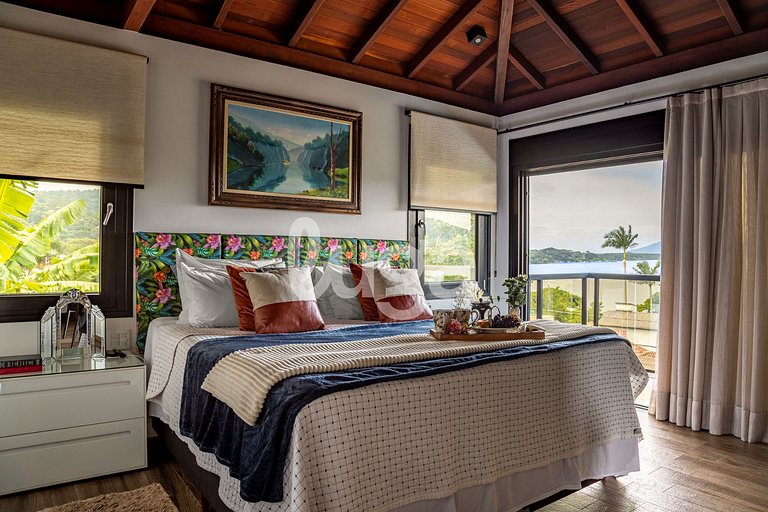 LUGA Sophisticated House with Panoramic View