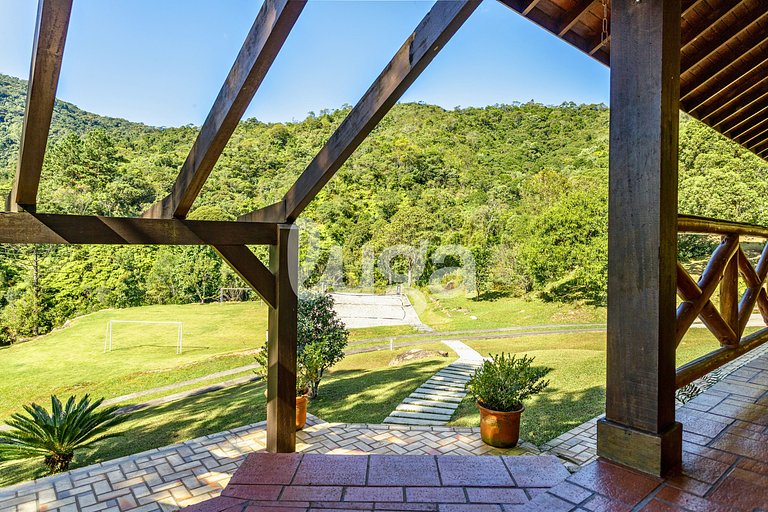Mansión de la Emperatriz: Termas y Naturaleza