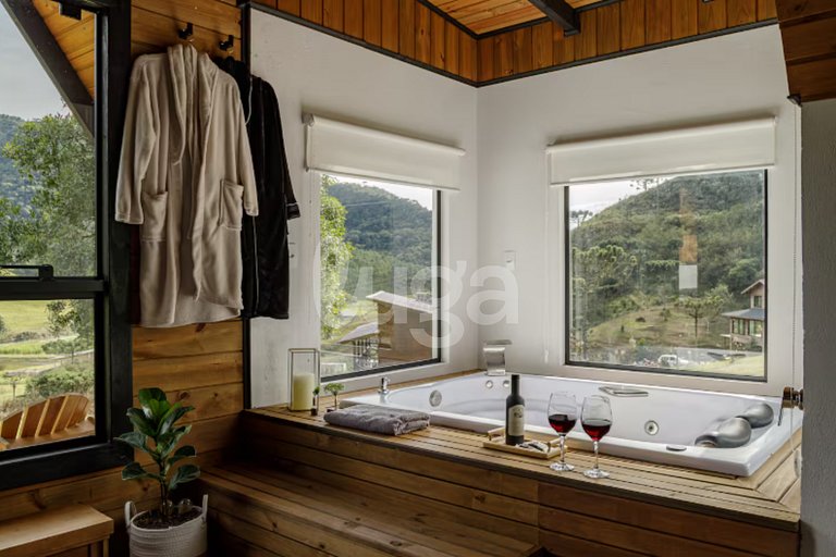 Retreat of the Spring: Chalet, Sauna, and Hot Tub in the Mou