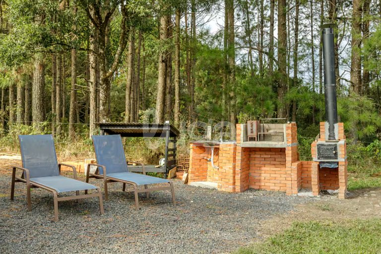 Retreat of the Spring: Chalet, Sauna, and Hot Tub in the Mou