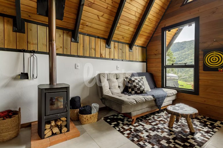 Retreat of the Spring: Chalet, Sauna, and Hot Tub in the Mou