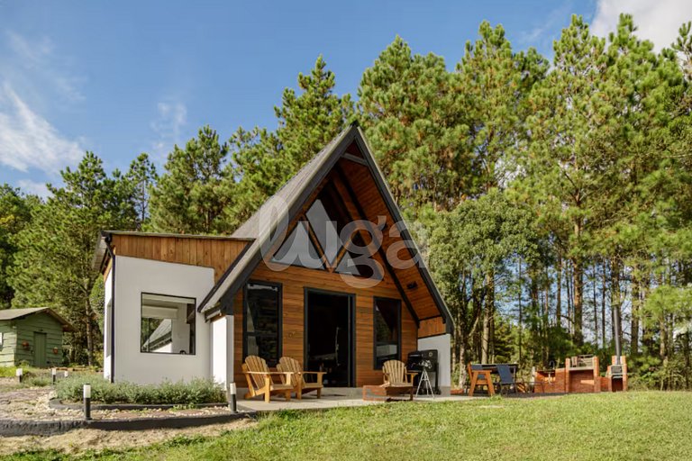 Retreat of the Spring: Chalet, Sauna, and Hot Tub in the Mou