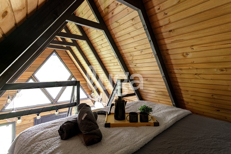 Retreat of the Spring: Chalet, Sauna, and Hot Tub in the Mou