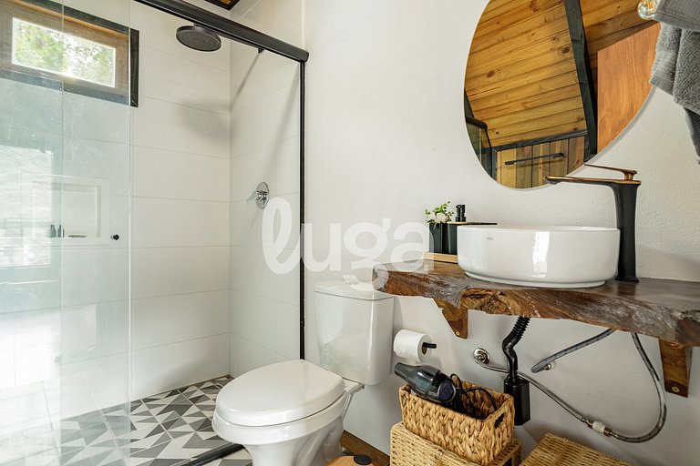 Retreat of the Spring: Chalet, Sauna, and Hot Tub in the Mou