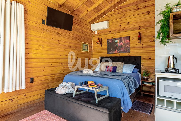 LUGA Cozy Cabin with View and Hot Tub