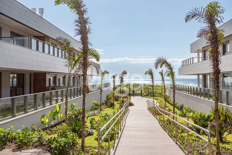 LUGA Beachfront Apartment 1 Minute from the Beach