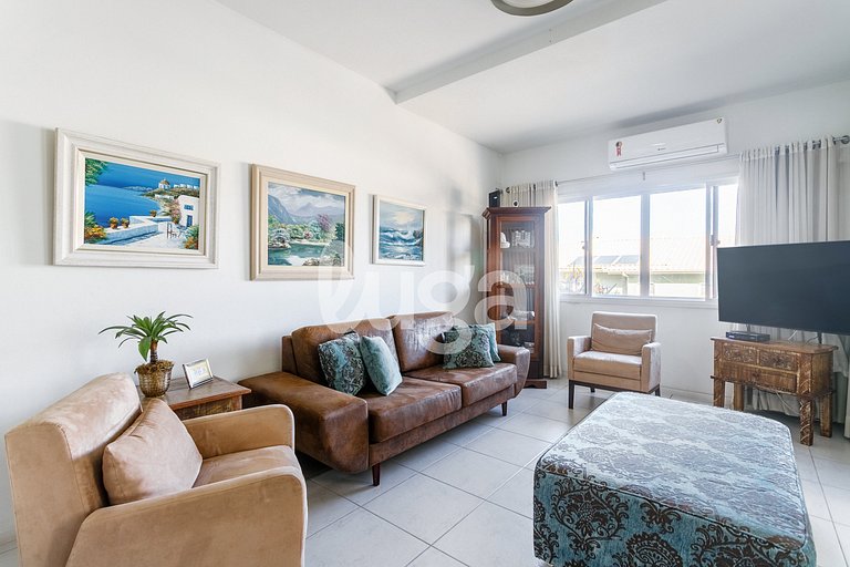 Beach House with Sea View