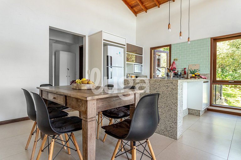 PLACE: Cozy House at Praia Mole