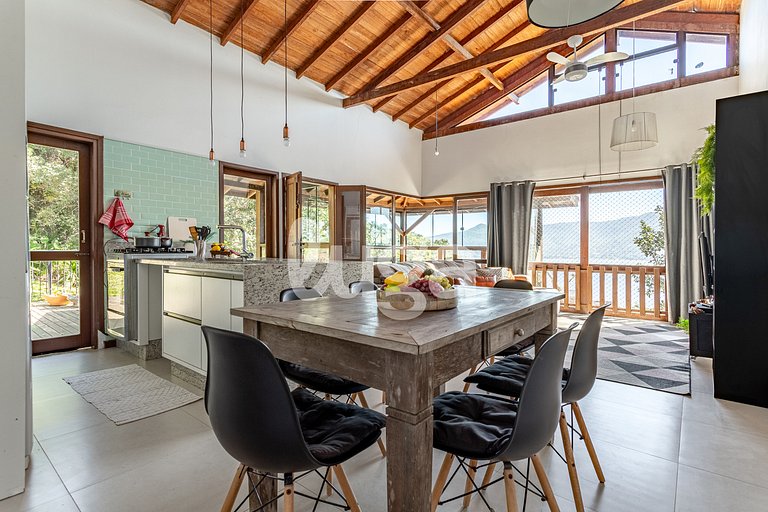 PLACE: Cozy House at Praia Mole