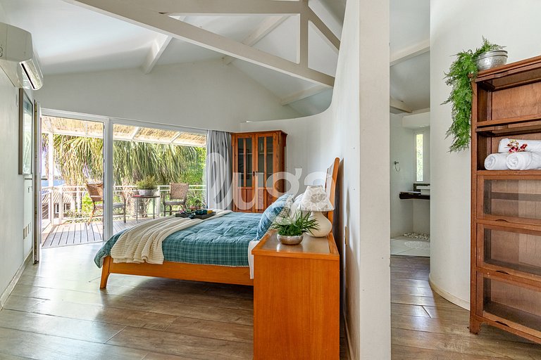 Casa com 4 suítes no Canto da Lagoa com Piscina