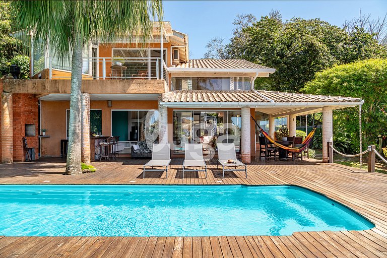 Casa con 4 suites en Canto da Lagoa con piscina