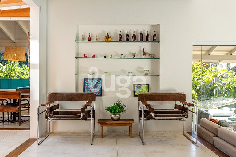Casa com 4 suítes no Canto da Lagoa com Piscina