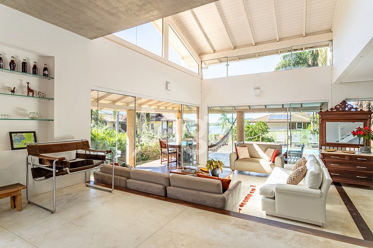 House with 4 suites in Canto da Lagoa with pool