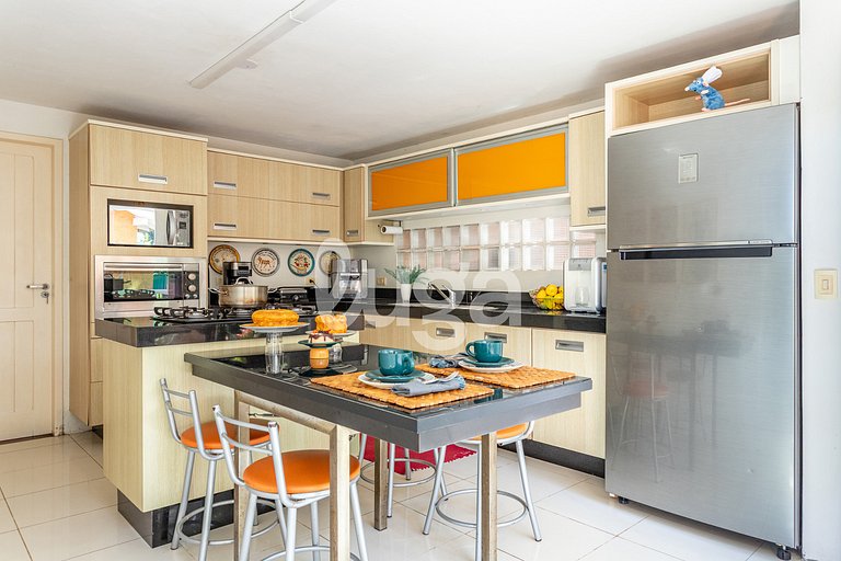 Casa com 4 suítes no Canto da Lagoa com Piscina