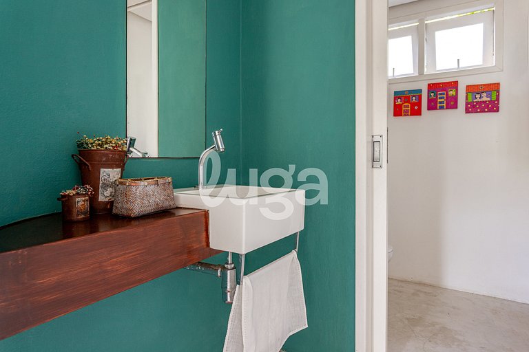 Casa com 4 suítes no Canto da Lagoa com Piscina