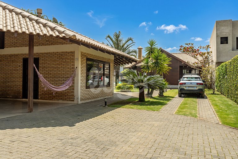 House with Pool 900 Meters from the Beach for Rent