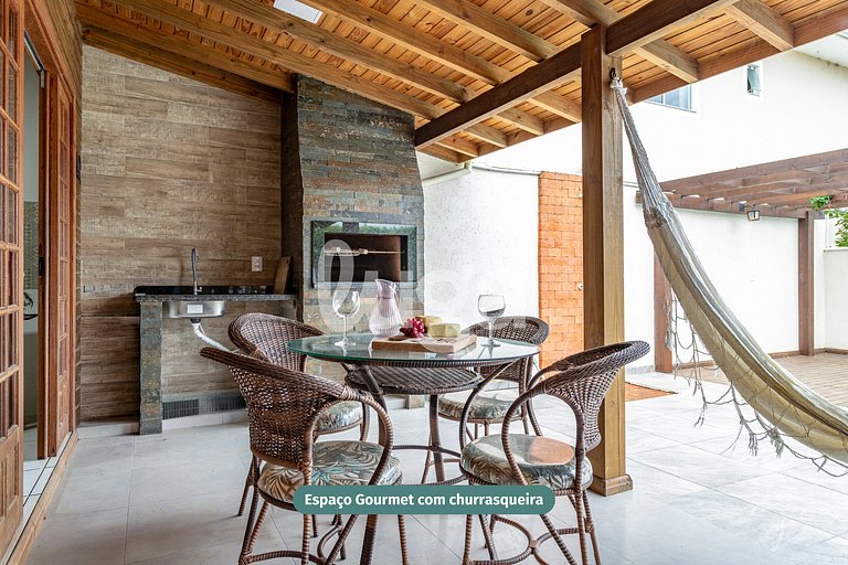 LUGA: Casa c/piscina e churrasqueira