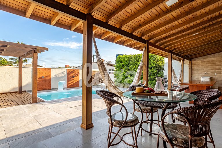 LUGA: Casa c/piscina e churrasqueira