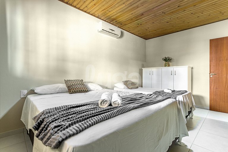 LUGA: Casa c/piscina e churrasqueira