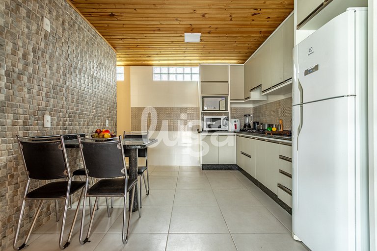 LUGA: Casa c/piscina e churrasqueira