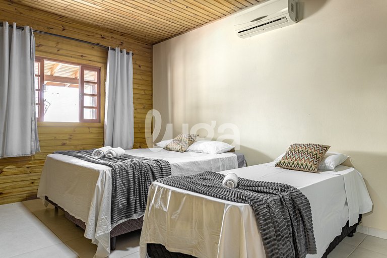 LUGA: Casa c/piscina e churrasqueira