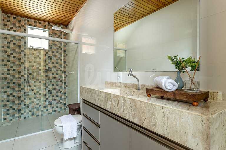 LUGA: Casa c/piscina e churrasqueira