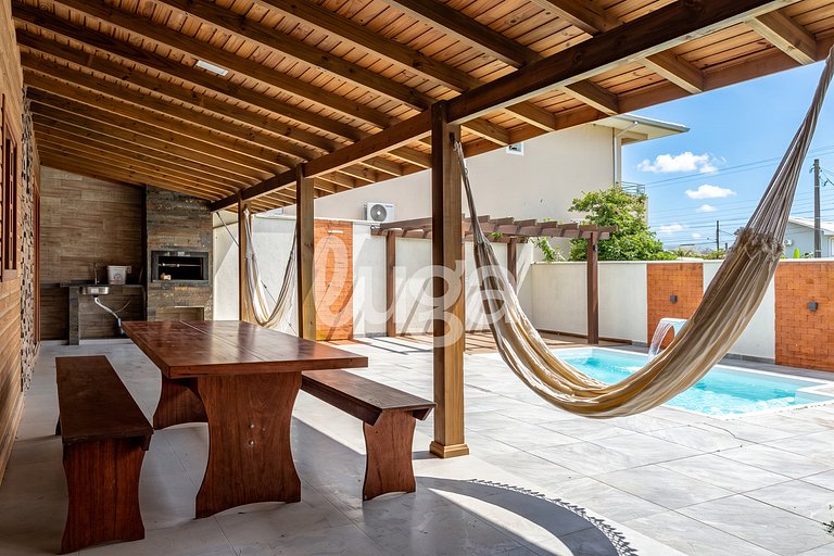 LUGA: Casa c/piscina e churrasqueira
